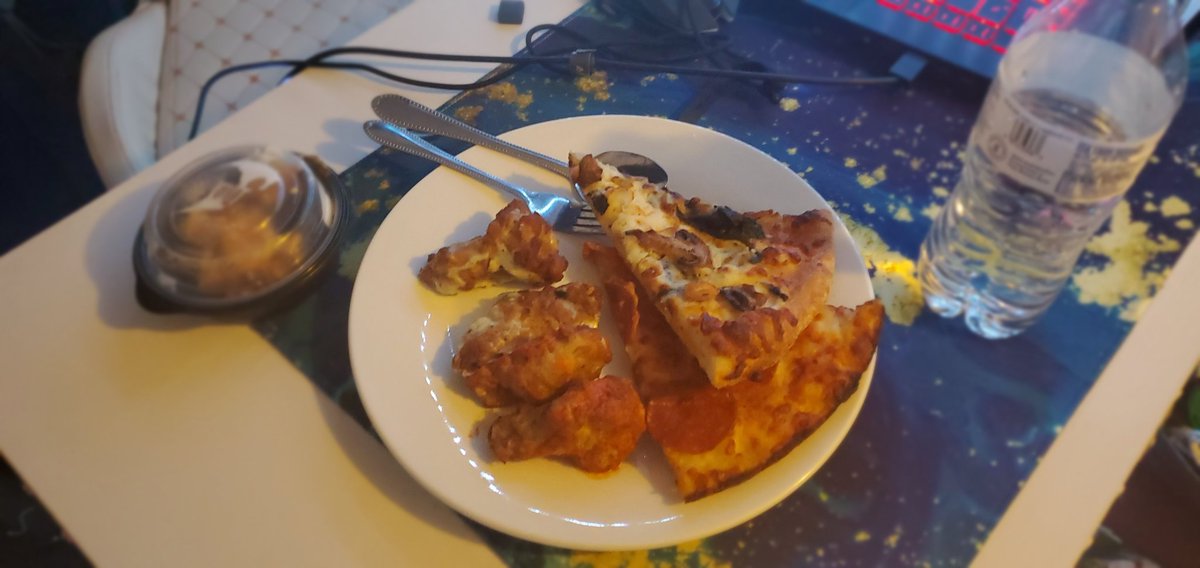 SweetNikkaJay's tweet photo. Prepping up to watch @Garrett_Watts and @AndrewSiwicki in their new YouTube haunting video! #spooks Hufflepuff rep!!! #latebrunch https://t.co/mZHliRKTiA