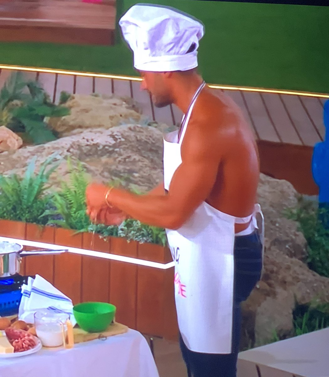 nia555777's tweet photo. just wondering if his grandma had wheels would she be a bike? #LoveIsland https://t.co/GSCvlcUKNO