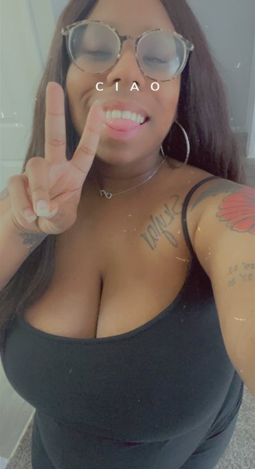 You see that preggo belly officially 9 months 😌 https://t.co/oJBSWpnQAJ