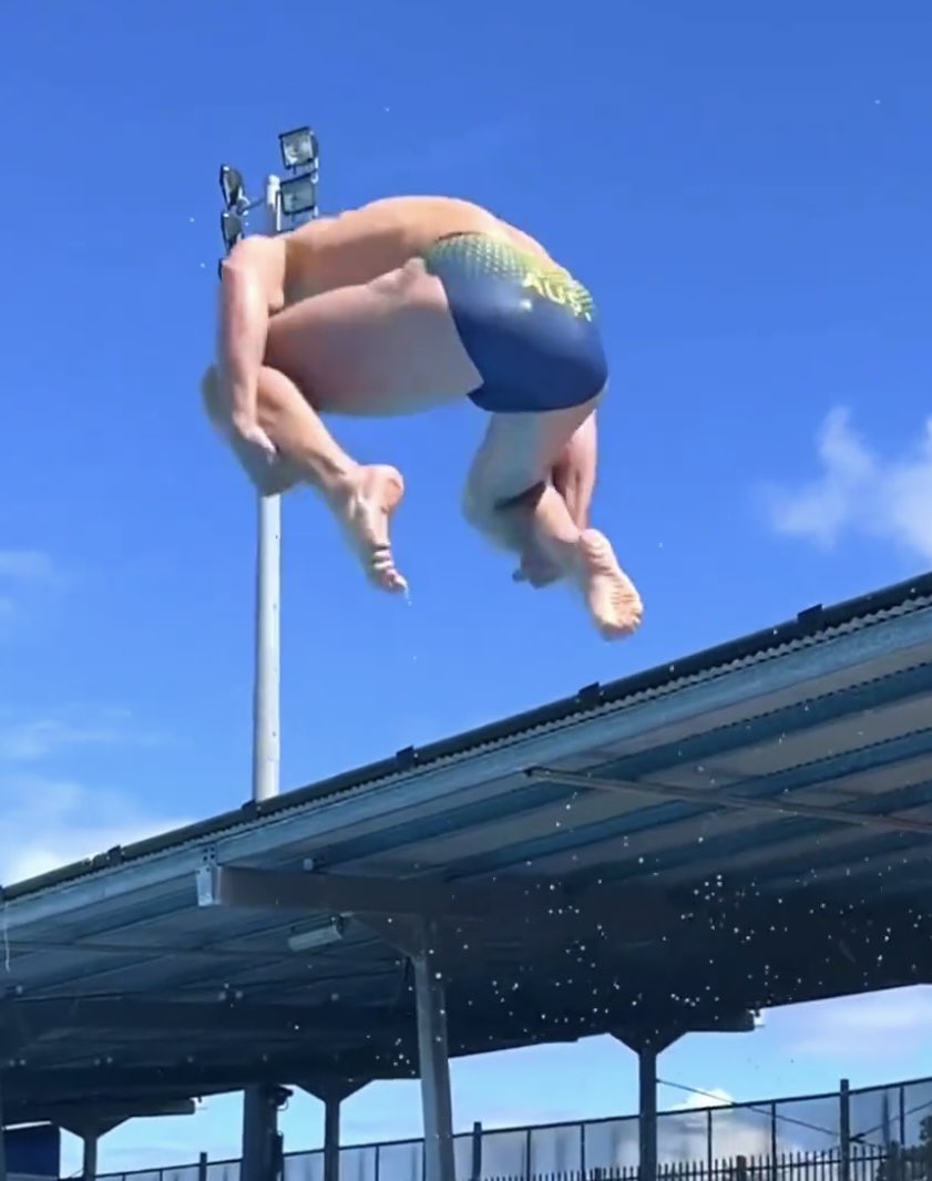 speedoaddicted's tweet photo. #samfricker https://t.co/liLWPi764p