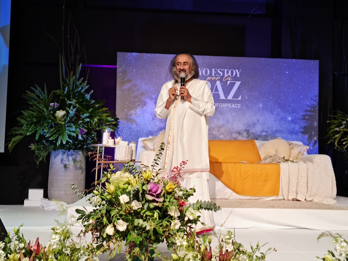 Indiainchile's tweet photo. Visit of @SriSri Ravi Shankar to #Chile from 22 to 25 July.  Held  #IStandforPeace Conference and Unveiling Infinity Sessions in #Santiago by @ArtofLiving. Also met and interacted with #Indian community and Ambassador @Subroto_B. 

#Indianspirituality 
#meditation 
#AmritMahotsav https://t.co/KuBji3BswT