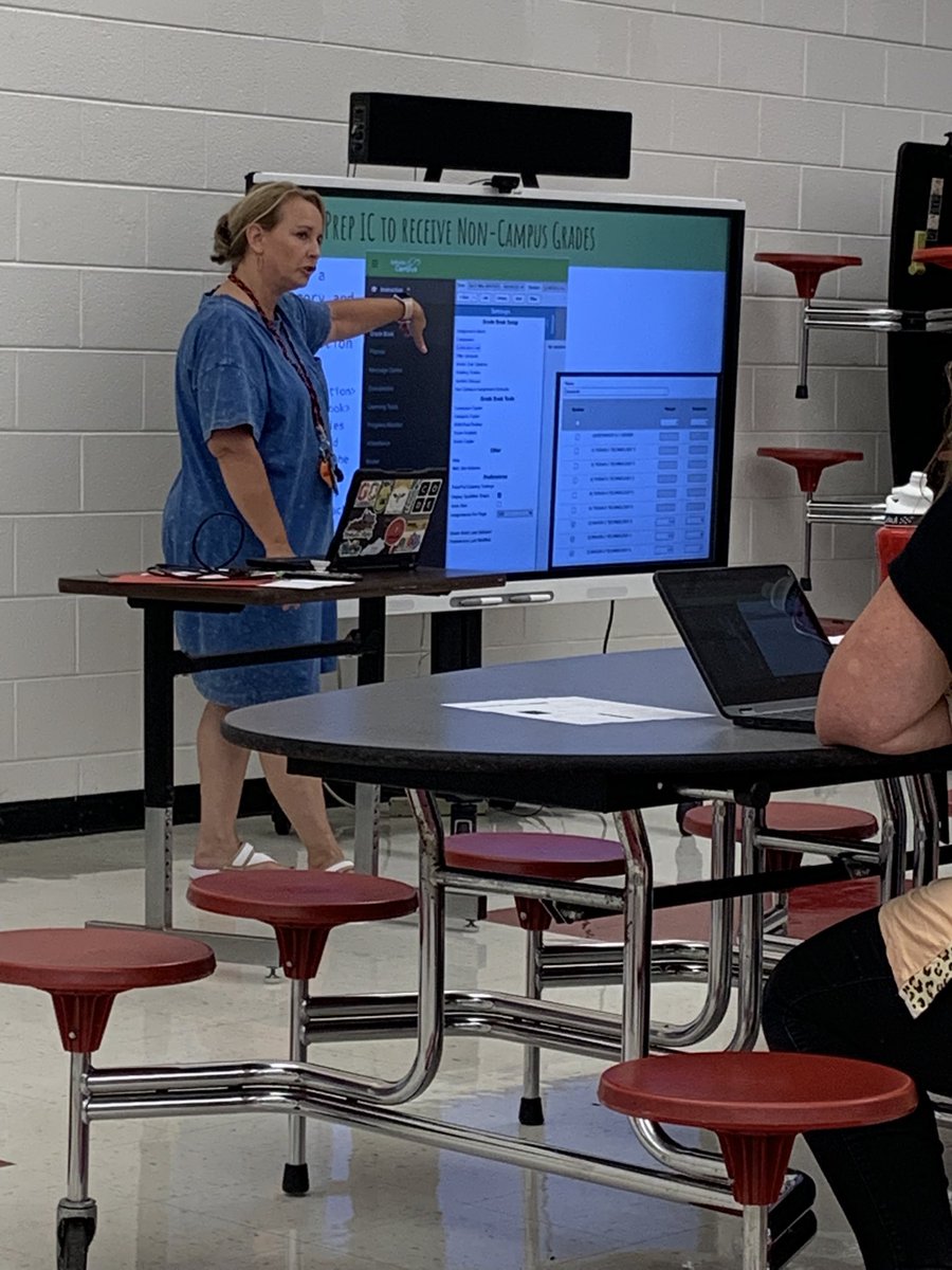 Reed_mms's tweet photo. MISD Tech Day-Admin and teachers sharing their talents. https://t.co/AZKv2GjdAv