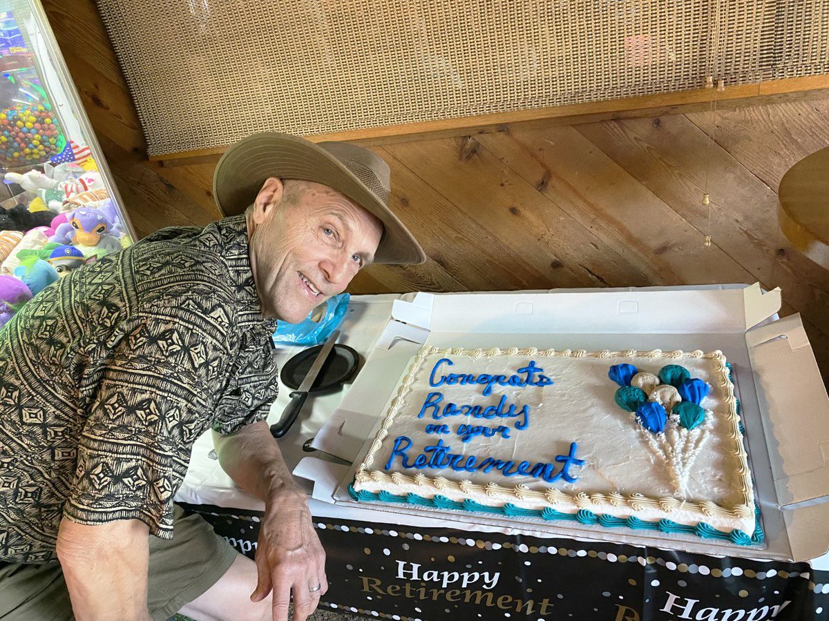 Congratulations to Randy Guell, Vice President and General Sales Manager at Budget on his retirement! Thank you for your 28 years of hard work and dedication to making Holiday worth the trip. 

Enjoy your retirement! We will miss you!
#HolidayAutomotive #TeamHoliday #WorthTheTrip