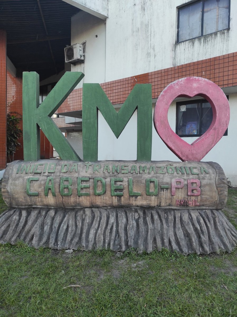 JoiceRoodrigues's tweet photo. Dirigir horas sem nenhum posto, comércio ou outro veículo... A nossa alegria era encontrar um caminhão. Não tinha sinal de telefone e só a mata nos fazia companhia. #transamazonica #br230 https://t.co/2wnA1KWclx