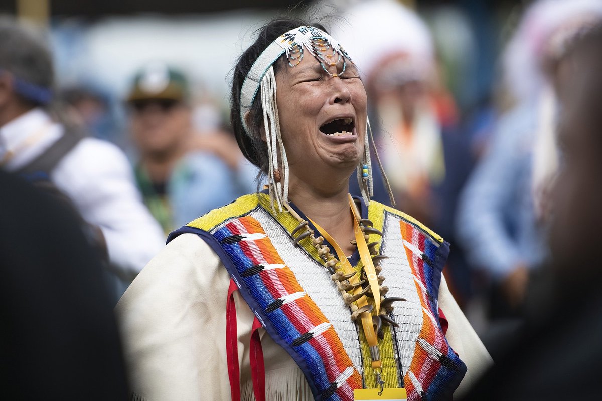 This photo by <a href="/GJohnJournalism/">Gavin John</a> from this morning when <a href="/Pontifex/">Pope Leo XIV</a> gave apology to residential school survivors in Maskwacis 💔🙏🏾