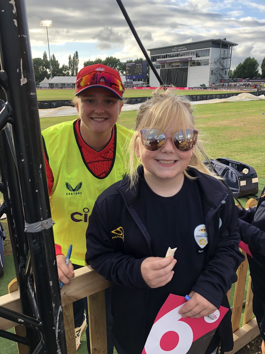 Helen Smith tweet media