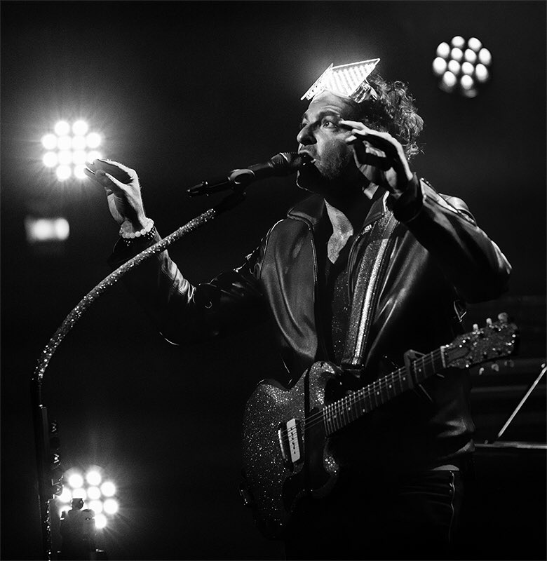 KennyMathieson's tweet photo. Mojo Rising - The awesome @M_Chedid performing his song “Mojo” as an encore during one of his Rêvalité tour gigs at Folies Bergère in #Paris, in May.
#foliesbergere #enrevalite #revalite #Rêvalité https://t.co/Lou5fcuUX2