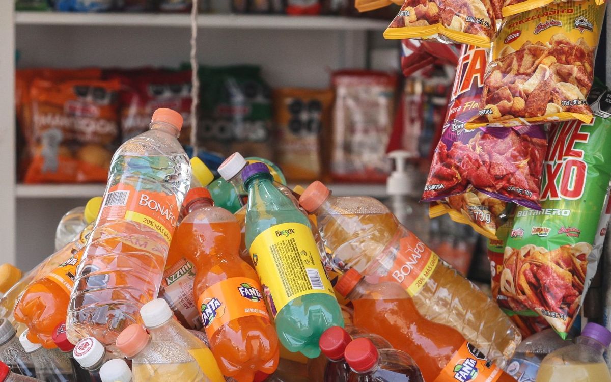 AntenaSanLuis's tweet photo. #CocaCola, #Pepsico #Danone chupan el equivalente al abasto de #agua de millones de #familias
También han obtenido concesiones en las últimas tres décadas para #embotellar y #vender agua, jugos y refrescos asociados con #diabetes y #contaminaciónplástica https://t.co/X7jQFHqMYd https://t.co/p2EqtDlbEi