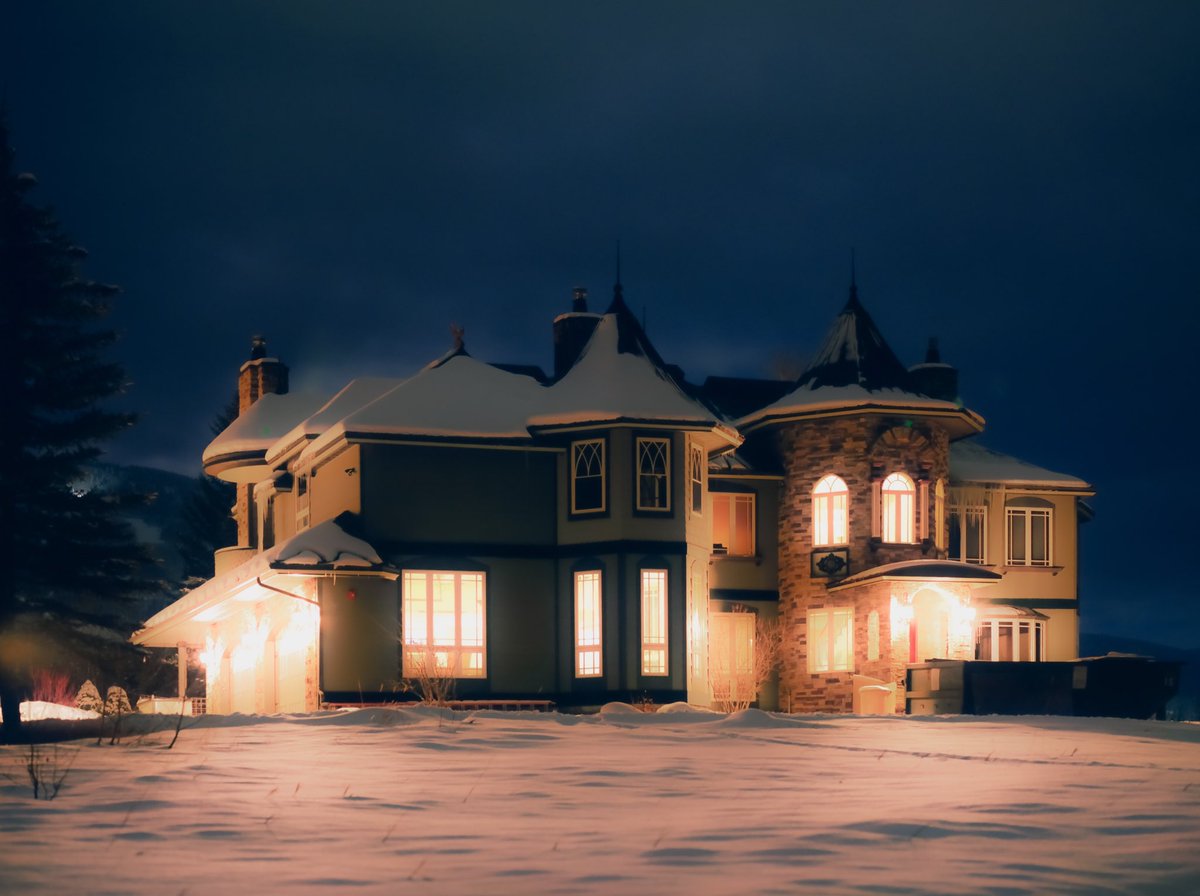 AlexKittoe's tweet photo. On a cold winter night 🎞 https://t.co/gQXllQtXiY