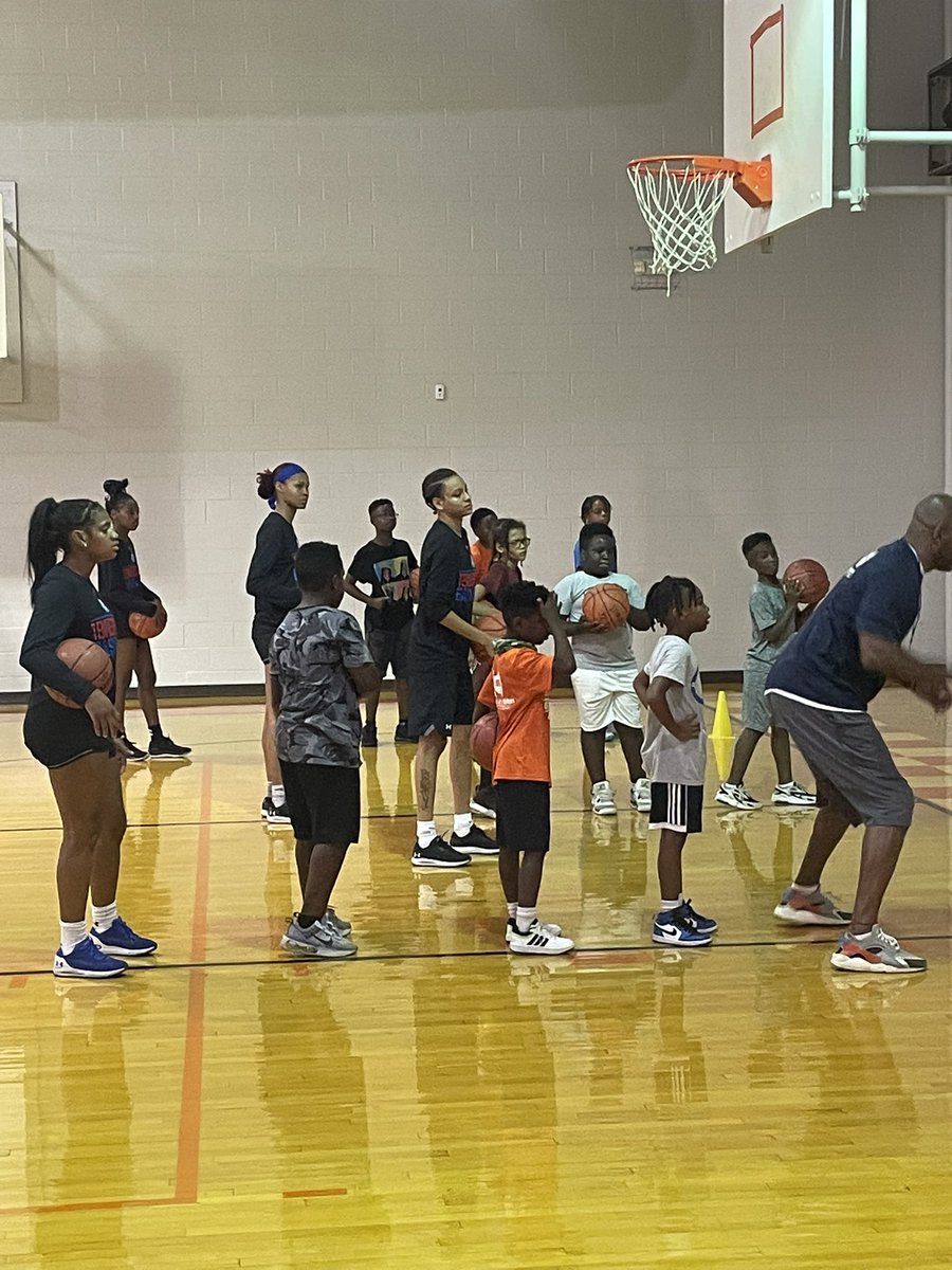 CoachKNMac's tweet photo. Our players had a great time helping out with day 1 of the BBall clinic@ Morgan Park Community Center. You can catch us there all week 💙🥰 @TSUTigersWBB https://t.co/YhHyVkoI4A