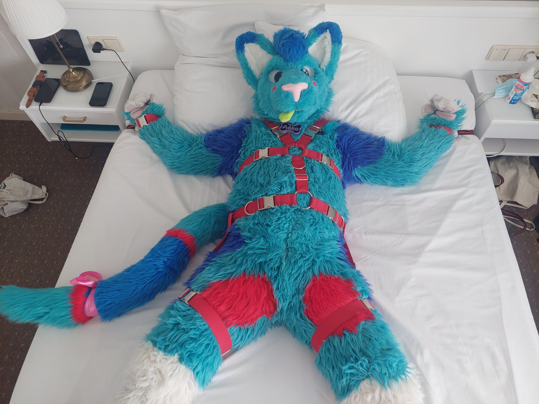 Uhm 👉👈 i can't tell you how this happend.... but... can you help me pls? Pic: @BrekADarkWolf #Murrsuit #murrsuiter #mm #MurrsuitMonday https://t.co/7aFm41cTd2