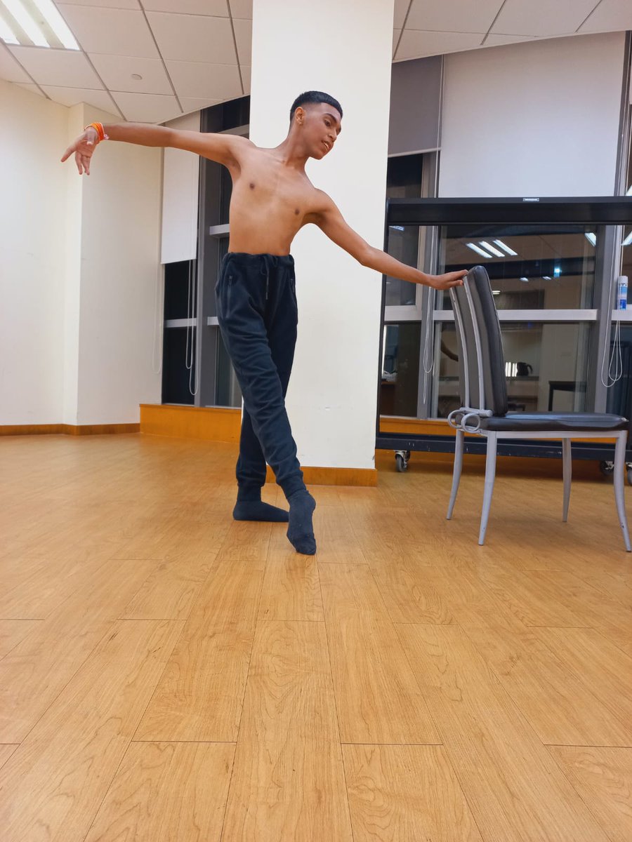 zidane_____'s tweet photo. I think for me, I have my own story to tell just as everyone and part of this is my love for dance. Two things I've learnt, is patience and consistency, I'm no way close to where I need to be lol, but the joy of growth in my own time is really the most beautiful thing💜🌳 https://t.co/5rwhbH98Ew