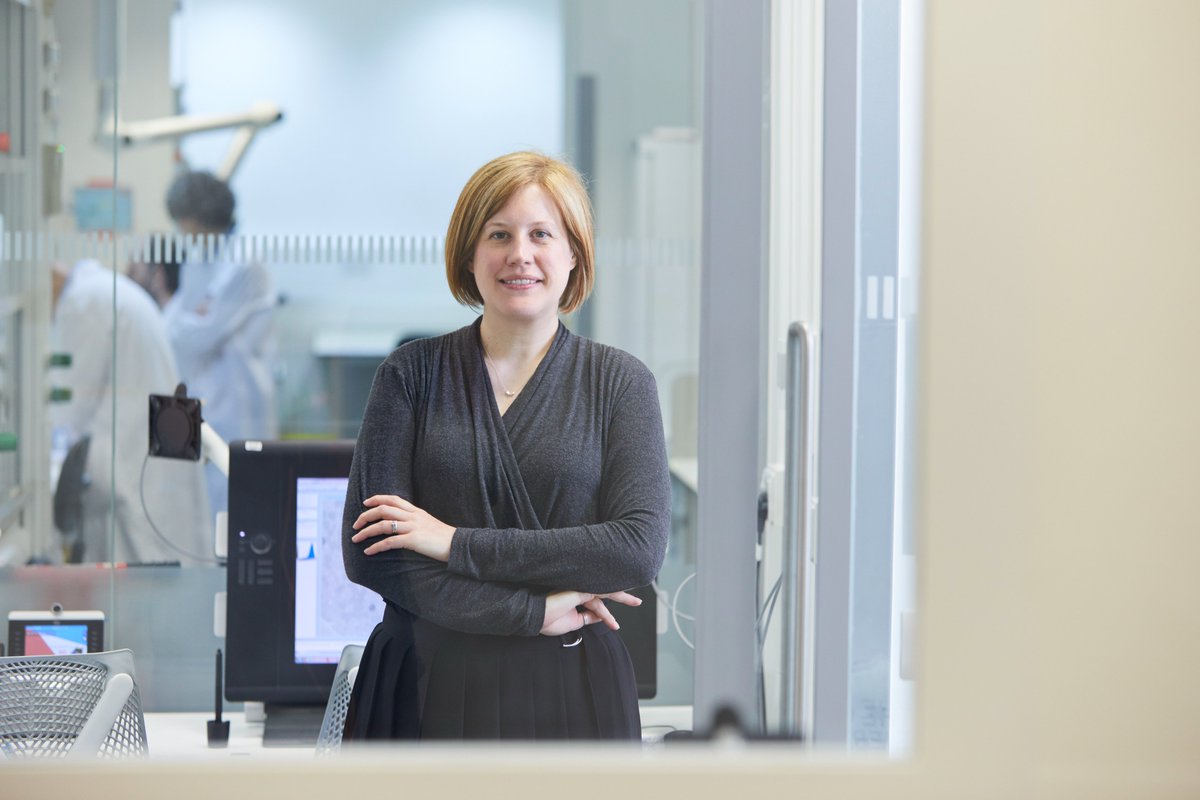 ChanZuckerberg's tweet photo. .@CZIScience grantee Lucy Collinson (@EM_STP) is designing imaging #tech tools that are 
👩🏽‍🔬 User-friendly
💵 Cost-efficient
🌐 Easy to deploy in university labs around the world

#ImagingTheFuture https://t.co/vCgQ7WADFI