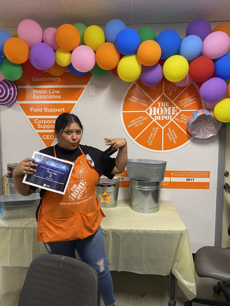 Cxm_BrianM's tweet photo. Congratulations to all the cashiers that made it into the credit club!!! AMAZING WORK!! These are a few cashiers that made it from 0609. #CreditClub #Homedepot #FrontLine https://t.co/4Y8jLMYo1J