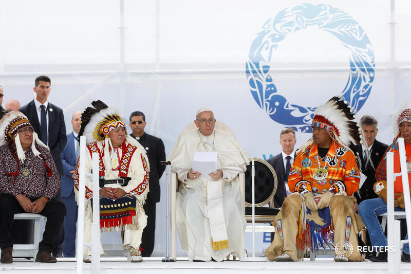 ⛪️ Pope Francis apologized on Monday to Canada's native people on their land for the Church's role in schools where indigenous children were abused, calling their forced cultural assimilation a 'deplorable evil' and 'disastrous error' reut.rs/3J4vIap 1/5