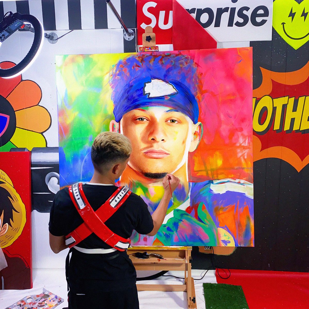You would think the 👀 are not aligned properly in the first painting. But in reality they are… crazy how color can change your perception. 🎨🤔😂 
<a href="/PatrickMahomes/">Patrick Mahomes II</a> 
#chiefskingdom #paintingoftheday