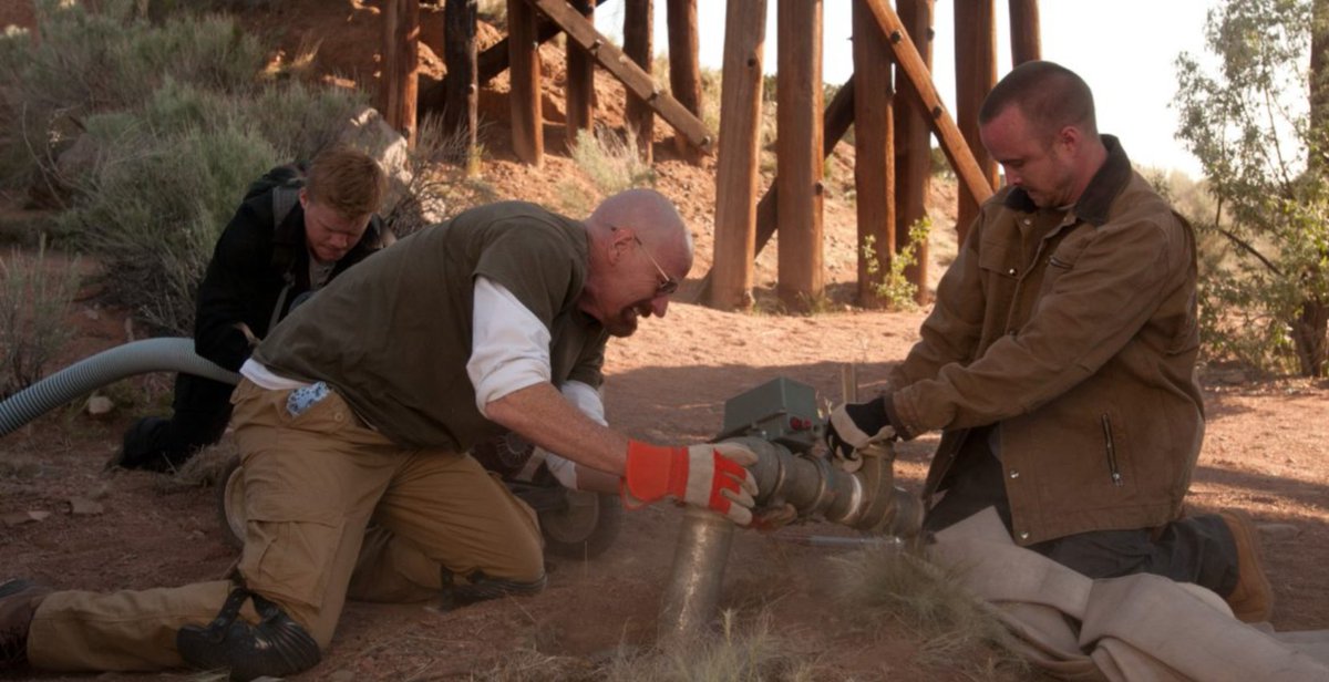 fijario's tweet photo. #BetterCallSaul anyone else have flashbacks to The Train Heist in breaking bad? https://t.co/yQcKDJHSiu