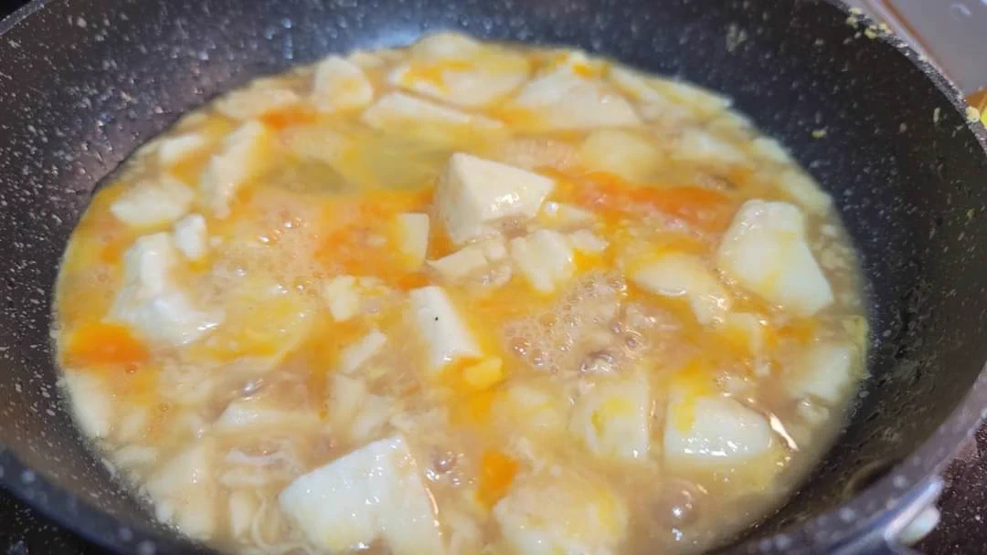 メインの食材がお豆腐&卵だから、お財布にすごく優しそう！節約したいときにもぴったりそうな「丼もの」レシピ！