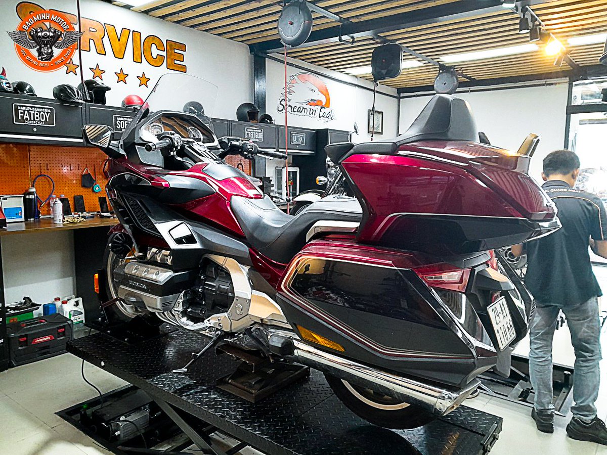 uc_ngai's tweet photo. #goldwing #service #honda https://t.co/KuqEfLjhy7