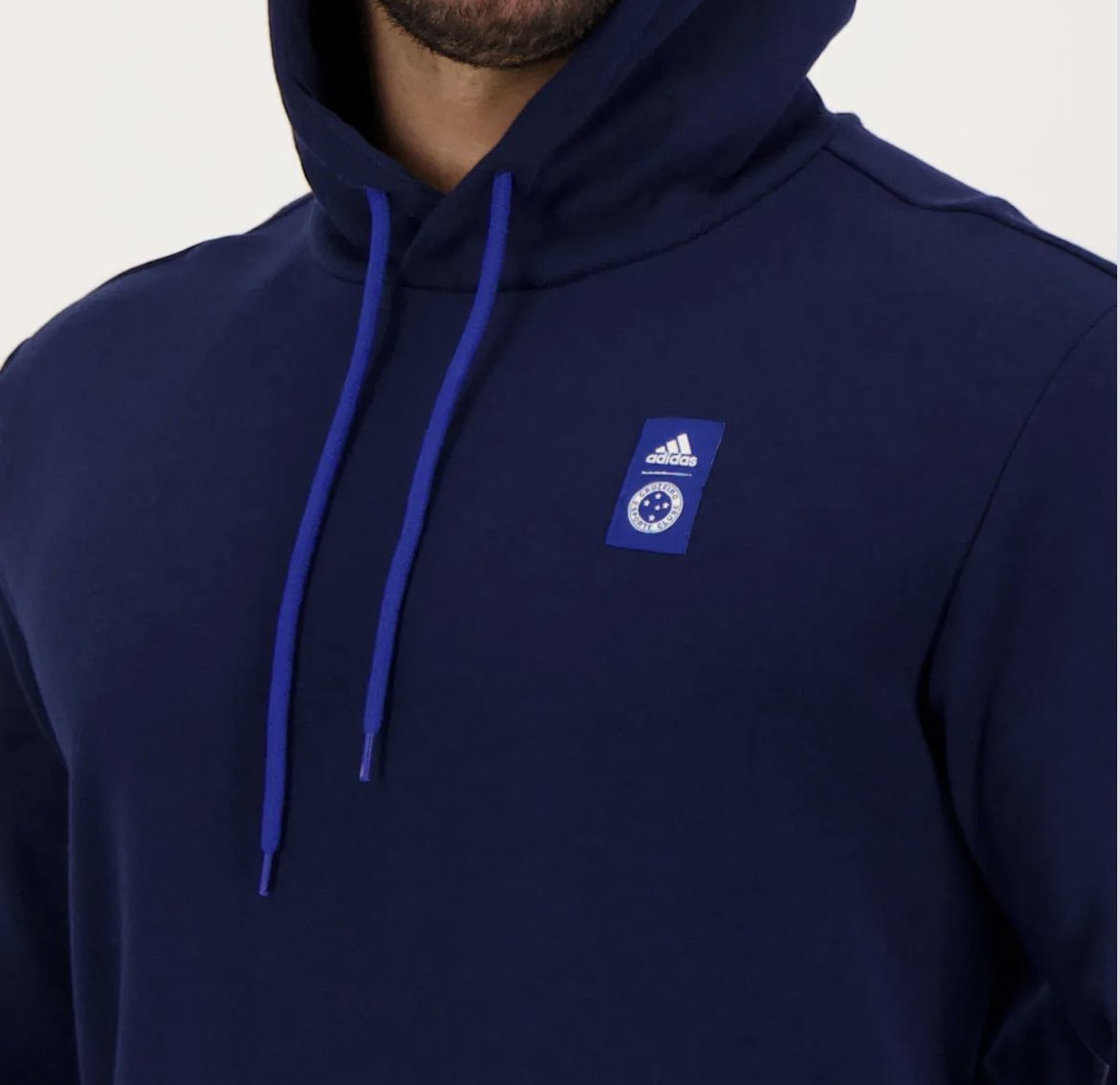 samuelvenancio's tweet image. Rapaz, alguém já tinha visto esse moletom aqui?