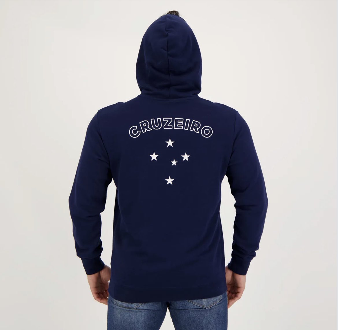 samuelvenancio's tweet image. Rapaz, alguém já tinha visto esse moletom aqui?