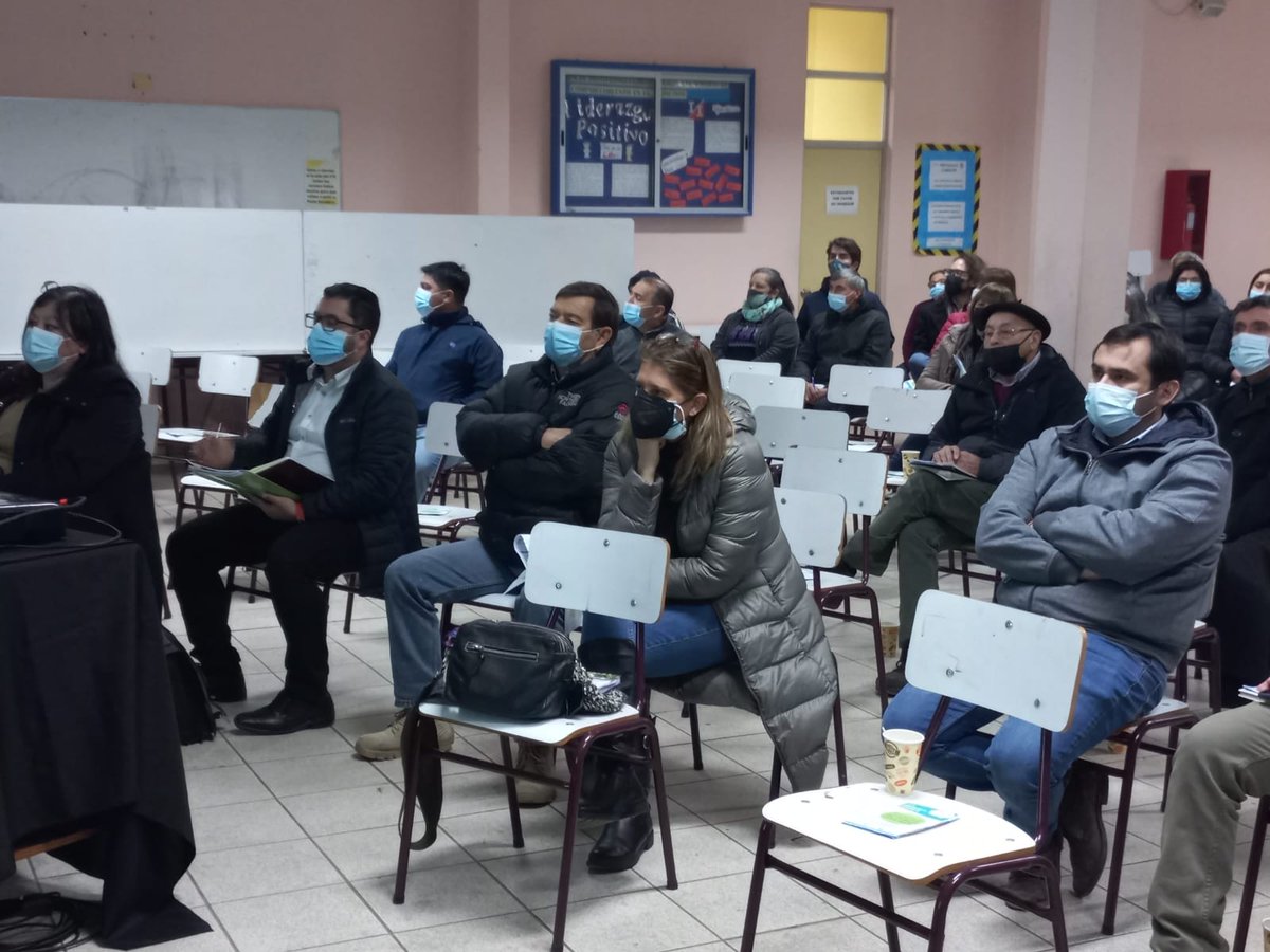Audiencias públicas por modificación del plan  regulador ✅
A esta hora el trabajo informativo se desarrolla en el Instituto Inglés en el sector de Santa Fe, con un importante número de dirigentes y vecinos.
Junto a los profesionales de Secplac asiste la concejala Ivette Cheyre.