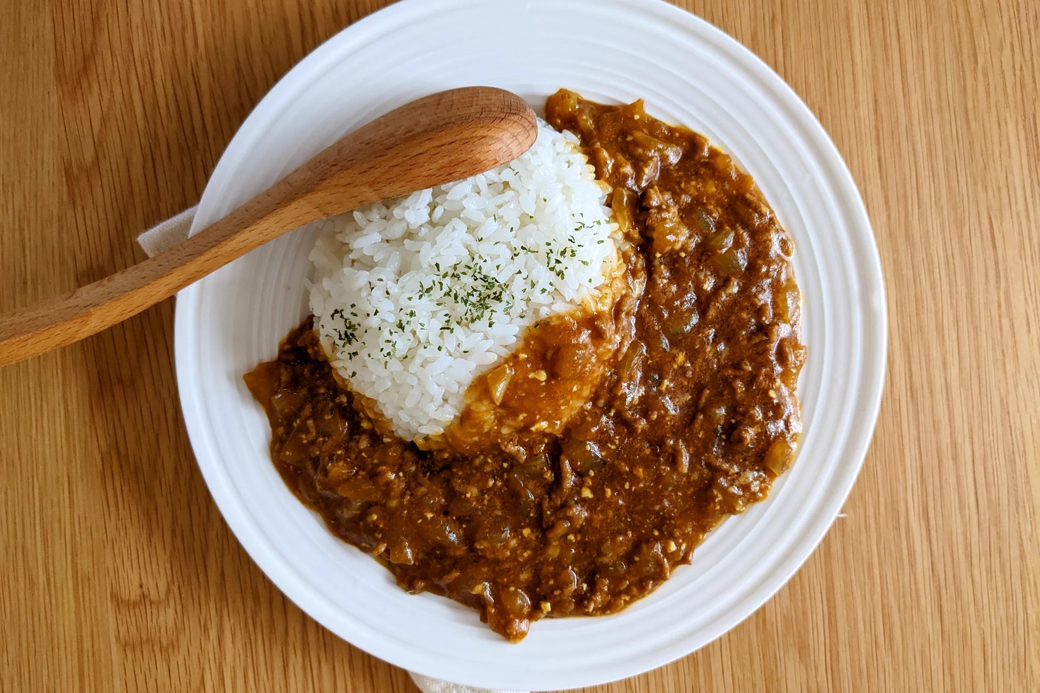 レンジで簡単！忙しい日にちゃちゃっと嬉しい『バターチーズキーマカレー』レシピ♪