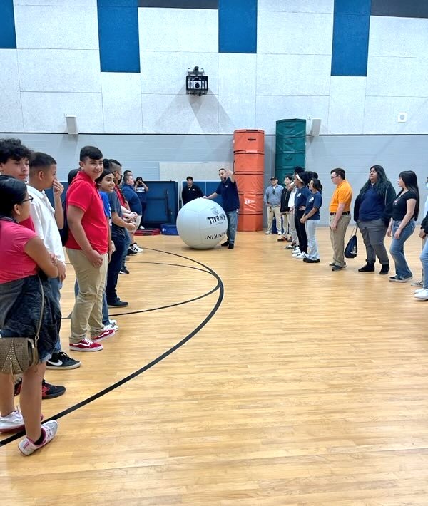 MISDVanguardHS's tweet photo. We had a great morning of making connections with our incoming freshmen students at #FreshU! #DiscoverVanguard https://t.co/BLXUM0qiNF