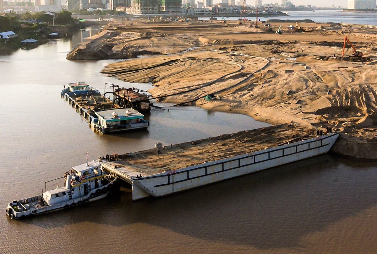 #ClimateChange, #dam construction and #SandDredging imperil the existence of #Cambodia's #TonleSap Lake. Contributor @avbubnoff provides an in-depth report for @SEA_GLOBE readers. #environment #Mekong #water #SoutheastAsia southeastasiaglobe.com/the-small-cuts…