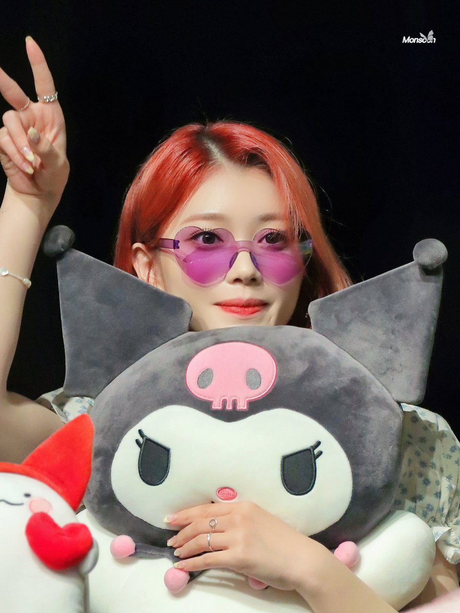 Monsoon_7_'s tweet photo. 220725 AppleMusic Fansign

Kuromi💜

#샤오팅 #션샤오팅
#XIAOTING #沈小婷
#케플러 #Kep1er #UP #DOUBLAST https://t.co/yOzVvFa43I
