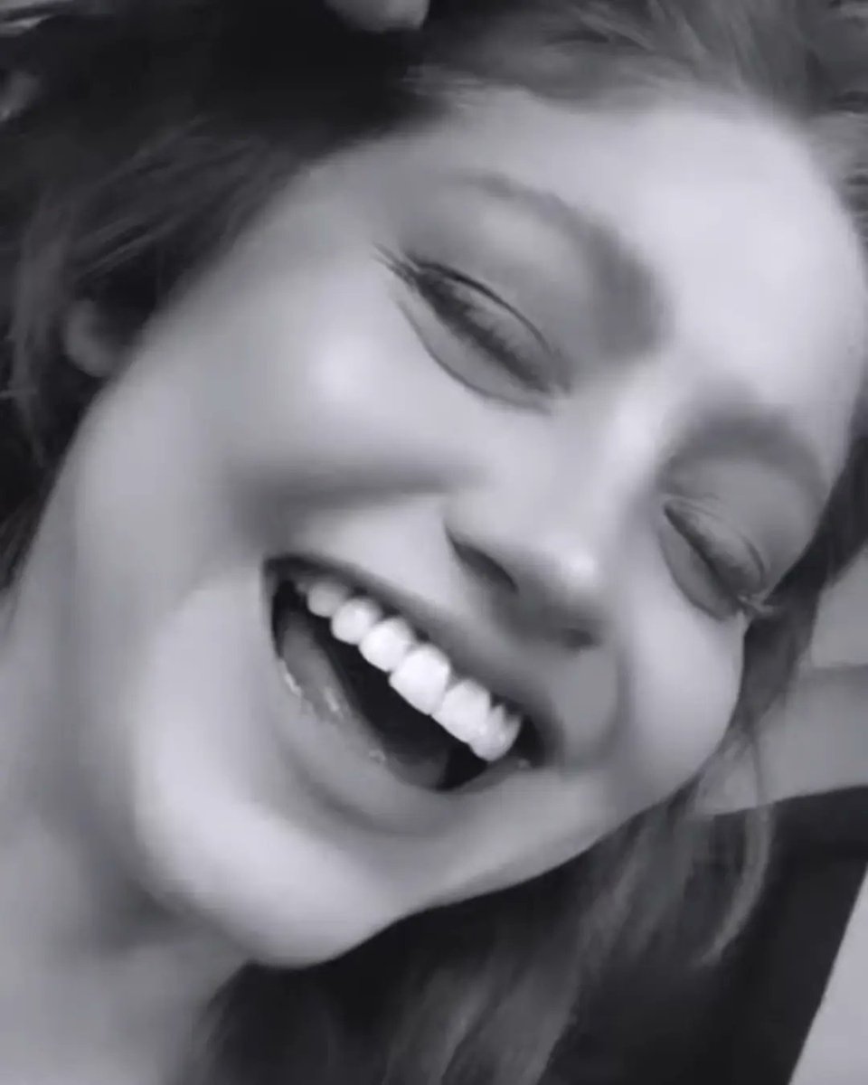 lightingsevilla's tweet photo. @famoversus RT por Karol Sevilla! 
#KarolSevilla #SKabecheDiversion #EddySKabeche #SKUAD #EddyyXio #KCAMexico https://t.co/CjMgDGHv6K