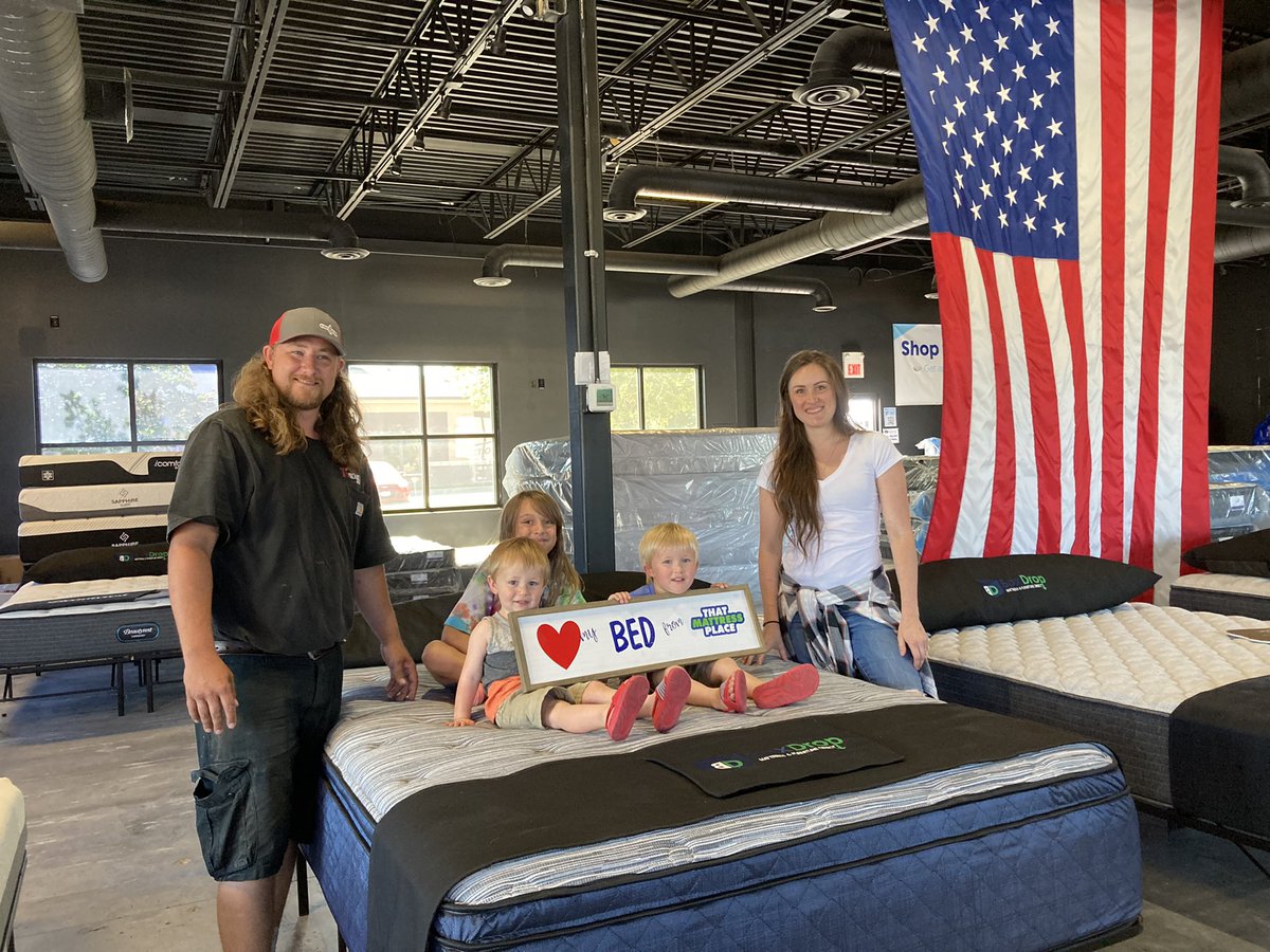 OmahaBoxdrop's tweet image. Another happy family! 😁
Thank you to the Millers for shopping local with us! 🛍 They saved HUNDREDS on a brand new Serta plush king mattress. 💤