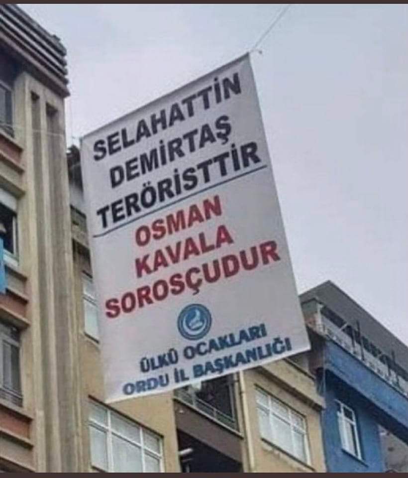 ParisRomaberlin's tweet photo. Keşke bir şiir okumuş, Bir kedi sevmiş olsaydınız. Belki bu kadar faşistliğinizle,ırkçılığınızla  kirletmezdiniz dünyayı https://t.co/HI21VSpKec