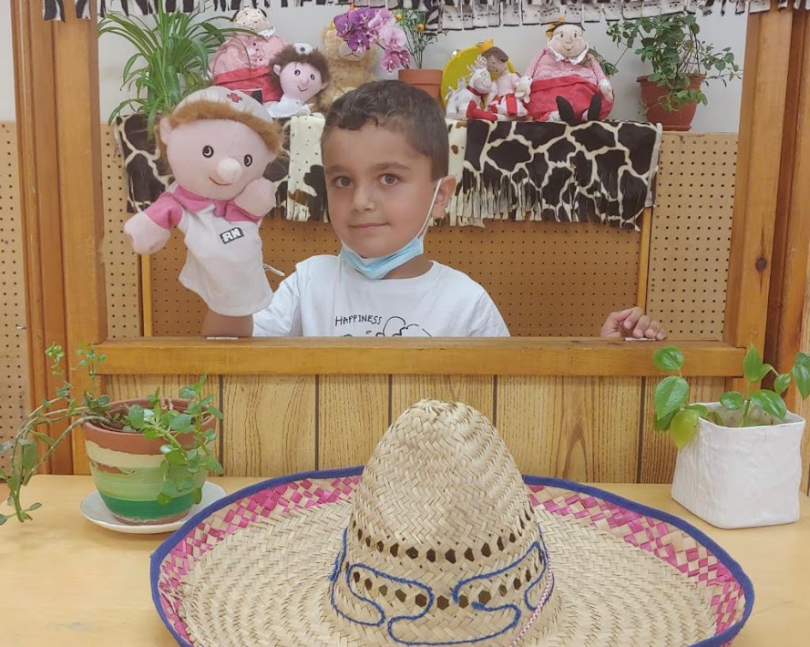 CentralCMS's tweet photo. Storytelling is ever present in all our Montessori learning spaces, recognizing the importance of encouraging the listener's imagination. #puppetshow #storytelling #creativity #SummerCamp https://t.co/yk4RluycXn