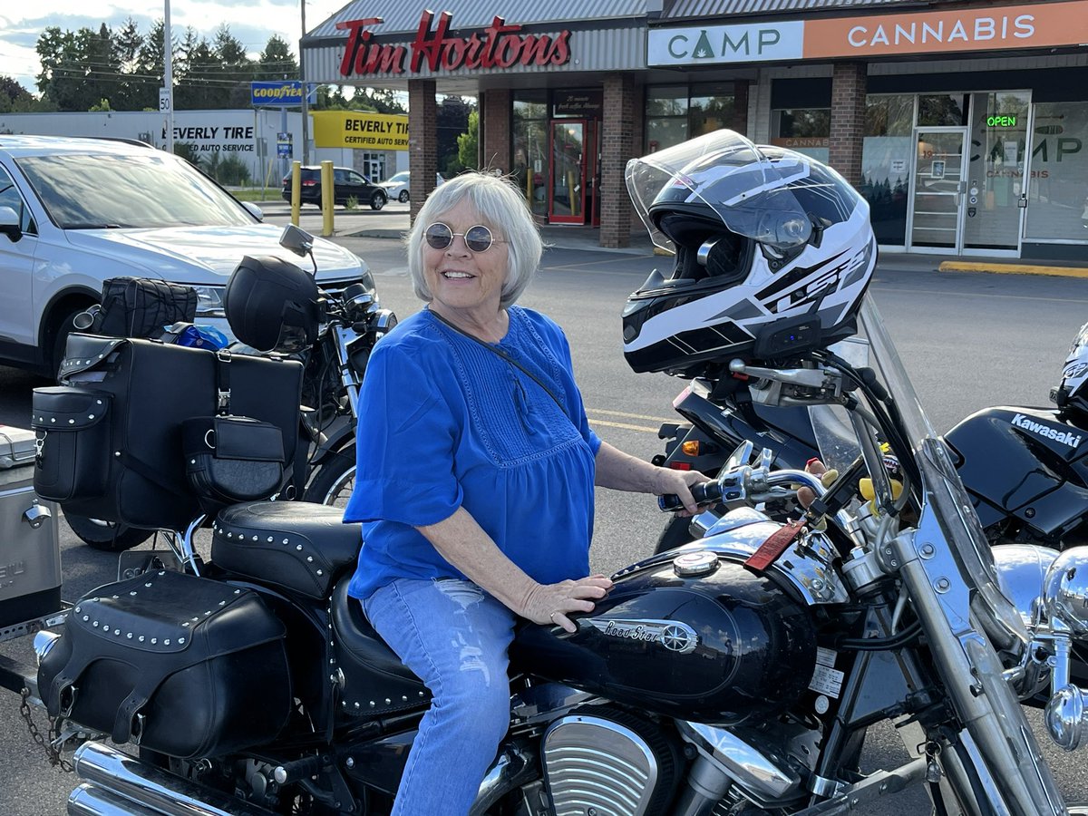 canmericanized's tweet photo. Jo wanted to let everyone know her quarantine is working out really well. 

Doing it up in Burlington 😎 
#ActiveSenior https://t.co/uLvZiXin5t
