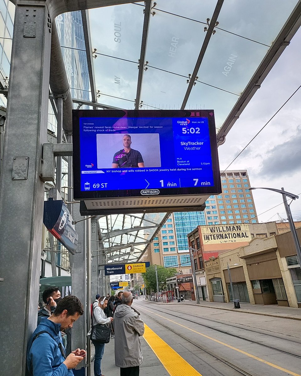 eenerg917's tweet photo. @calgarytransit Wow!!! Awesome service @calgarytransit!!! https://t.co/H3QpOW58V1