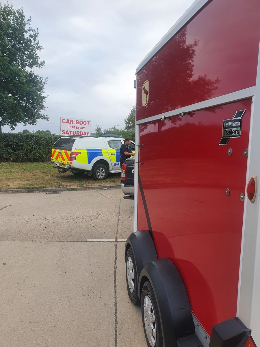 TVP_RuralCrime's tweet photo. On Monday the #TVPRural Taskforce conducted targeted patrols within the vicinity of the Bicester area. This driver was all in order & thanked us for proactivity. #P1749 #P1079 πππ¨ https://t.co/yVO2O3hveE