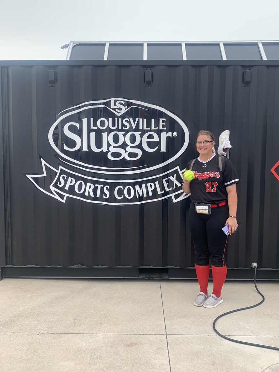 Another one! This one was a 💣 to dead center field about 230 feet! 💪🏼@BriannaWellen22