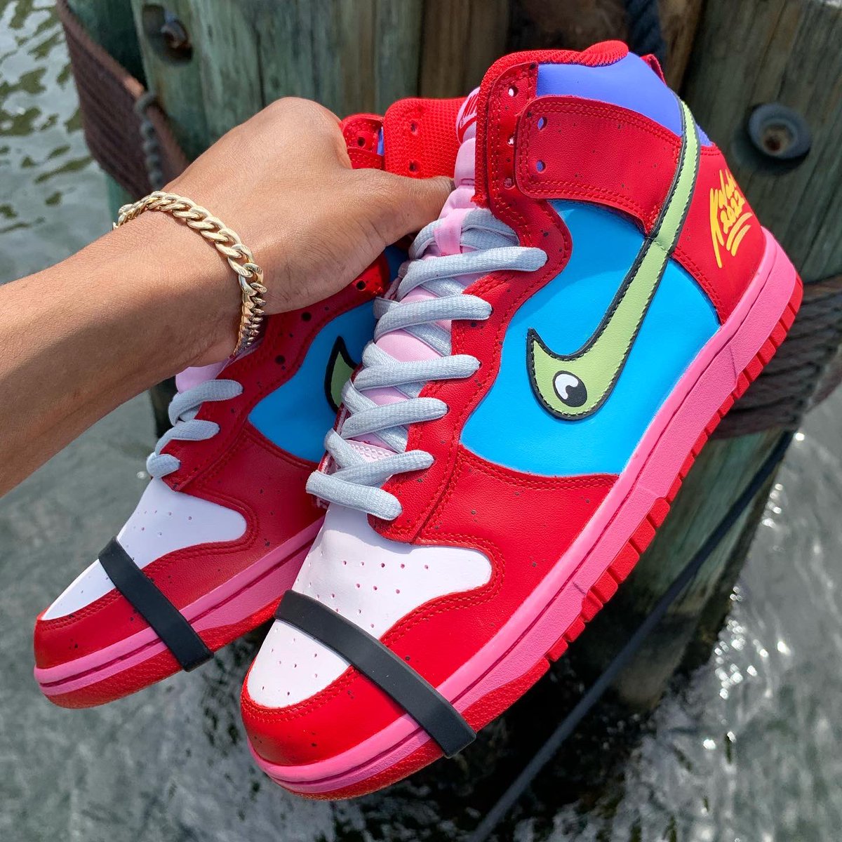 Created These Dunks Themed After Mr. Krabs 🦀💵