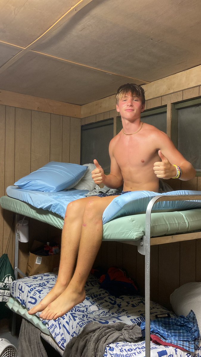 shapsbedisinb16's tweet photo. this is camper chase sitting on tshaps bed in b16 https://t.co/jFPNNzIDcy