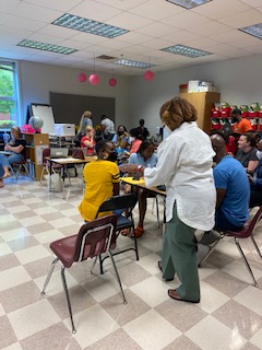 MilesTigersAPS's tweet photo. @MilesTigersAPS 
This will be a "SWEET" year!🍭🍬 Students and staff will exceed expectations together!! @perrythalise @DarnishaJohns19 https://t.co/WH8E2ET611