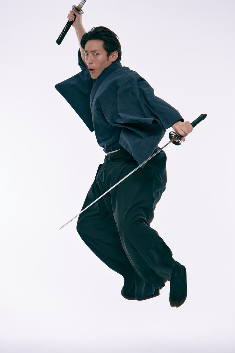 SamuraiActor's tweet photo. Ohayo☀️
Jumping SAMURAI⛩
Have a good day every one!
#新井敬太 #keitaarai #samurai #kabukiactor #nihonbuyo #martialarts #cultureartists #DemonSlayer #iai #GhostOfTsushima #新井敬太
#男性華道家新井敬太 #日本舞踊新井敬太 #俳優 #ダンス俳優新井敬太 #居合 #時代劇 #大河ドラマ https://t.co/8L42qVBA72