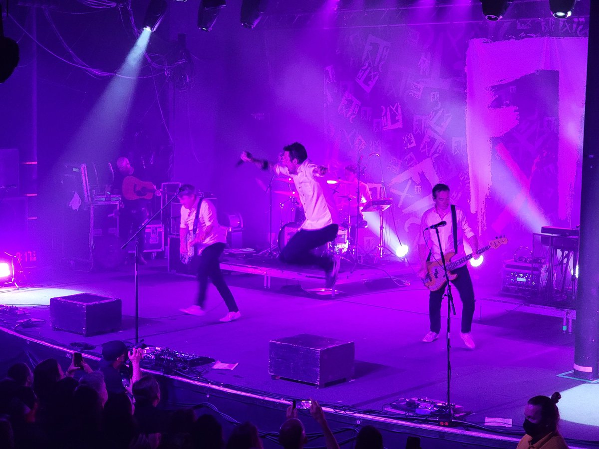 Shows in Portland can often be lackadaisical affairs. 

But last night @wearepetneeds <a href="/bronxovision/">Mariachi El Bronx / The Bronx</a> <a href="/facetofacemusic/">face to face</a> and fuckin' <a href="/frankturner/">Frank Turner</a> shook the Roseland Theater to it's foundation.

Thank you boys! We needed that.