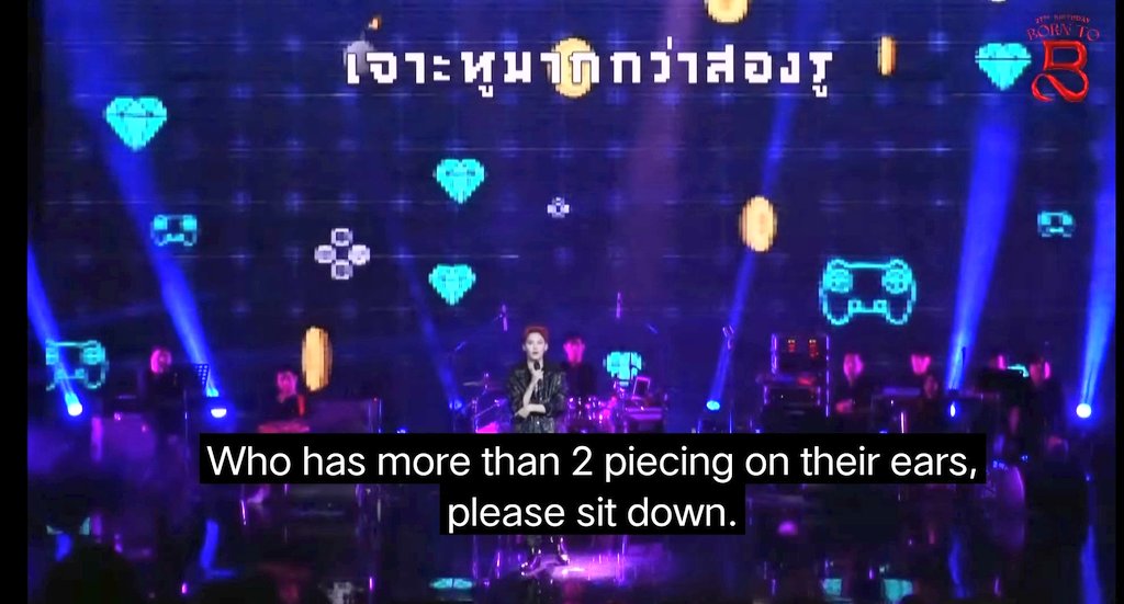 mamiiNhell's tweet photo. in #Boun1stFanmeeting game of i'm there I lose the game when my son @bb0un say sit down who had more than 2 piercing coz I have 10 piercing and adding more🤣😂
#BornToB
#bb0un
#mamiiNhell https://t.co/qxabpJmgGG