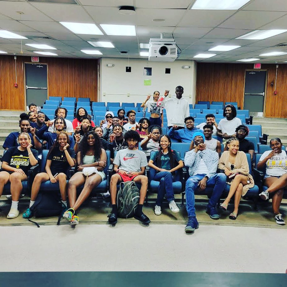 HustonTillotson's tweet image. This past Friday, HT Alumna and Adjunct Professor, Mueni Rudd, visited with HT’s I.D.E.A.L. Summer Academy Rams! Rudd shared, “Get involved with something that interests you. HT is a great place to be, and your college experience is what you make it.” #HTisIDEAL #WeAreYou