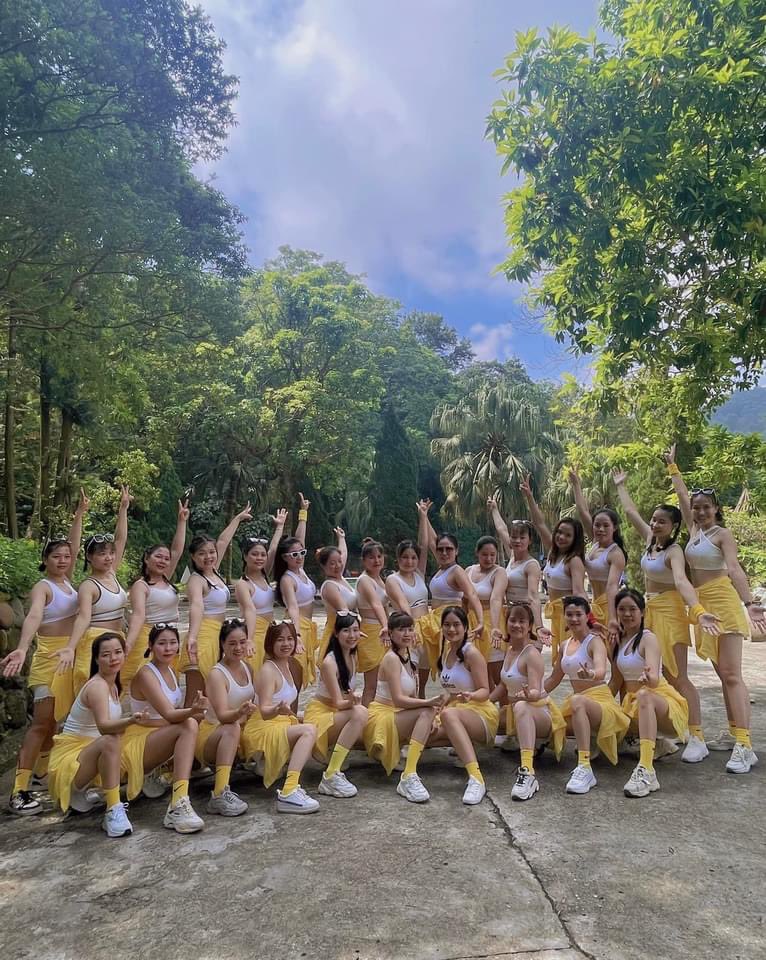 UserFengyue's tweet photo. 越南女人美丽、开放、包容，经常私人团体组织各种活动，国内难得见到，女人特别多。 https://t.co/OohI3WpWc2
