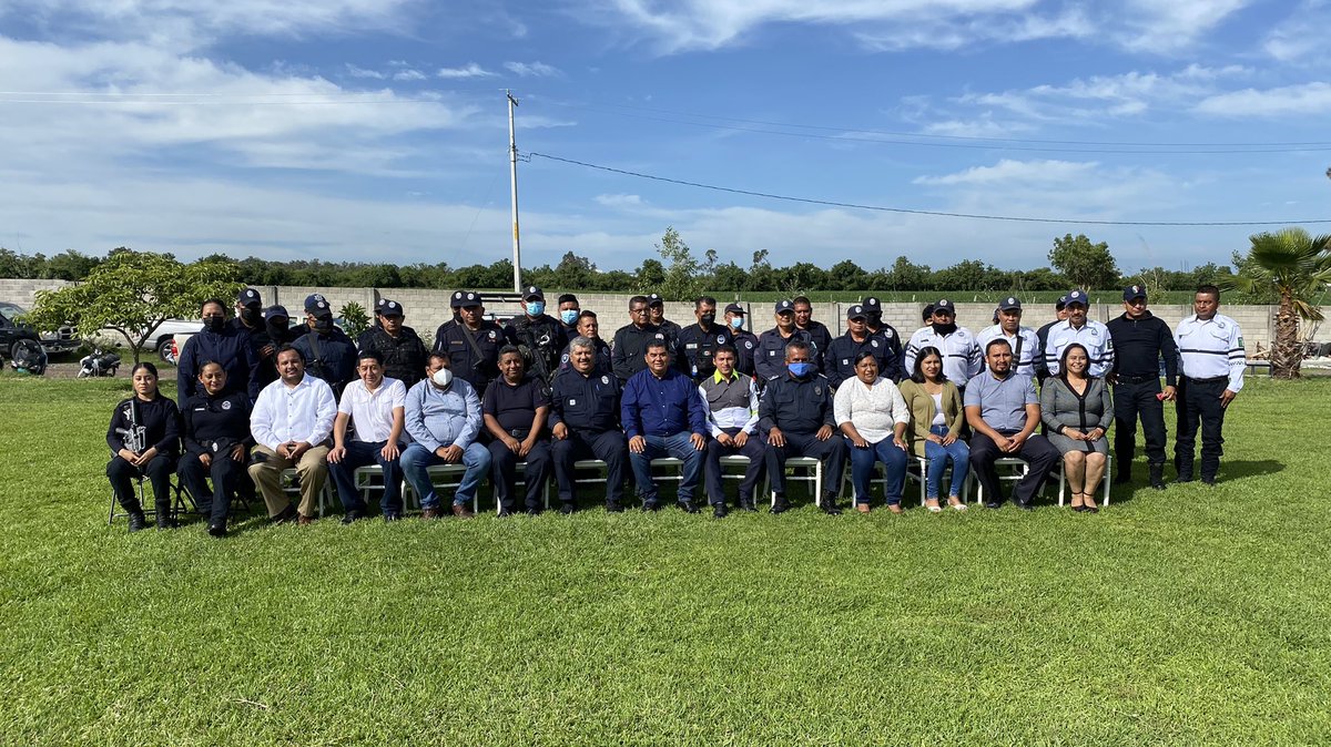 YecapixtlaMor's tweet photo. “CON ENTUSIASMO RECONOSCO SU TRABAJO: HELADIO RAFAEL SÁNCHEZ ZAVALA”.

•Se lleva a cabo celebración por el Día del Policía. https://t.co/WuUjEHiJHm