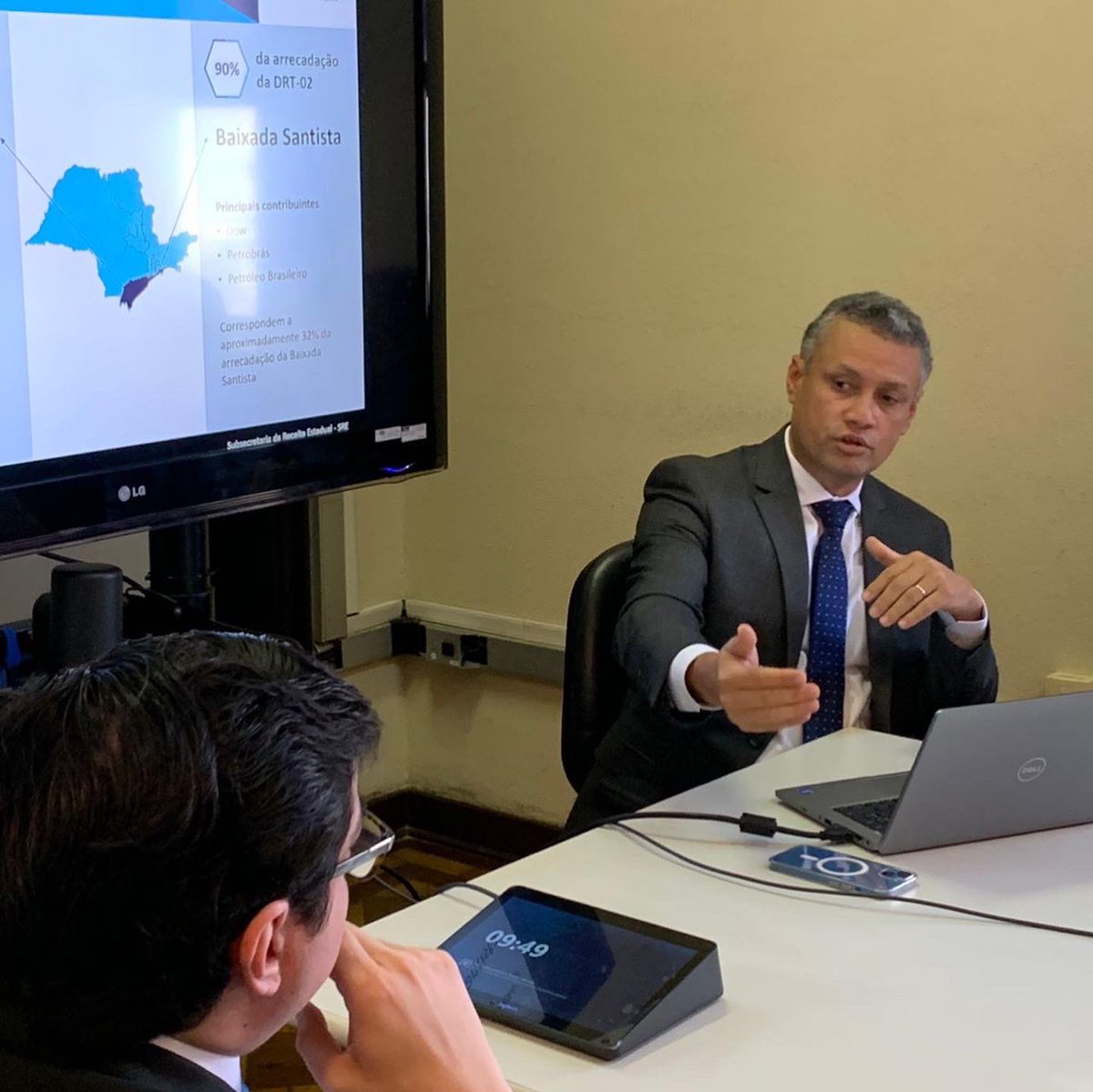 FelipeSalto's tweet image. Hoje fui a Santos visitar a Delegacia Regional Tributária (DRT-02) - Litoral. Muito bom ver de perto o trabalho realizado na ponta. A região respondeu por R$ 6 bi do ICMS de 2021. Obrigado ao Delegado Ricardo Oliveira e a todo o time pela recepção! Falei tb com @atribunasantos.