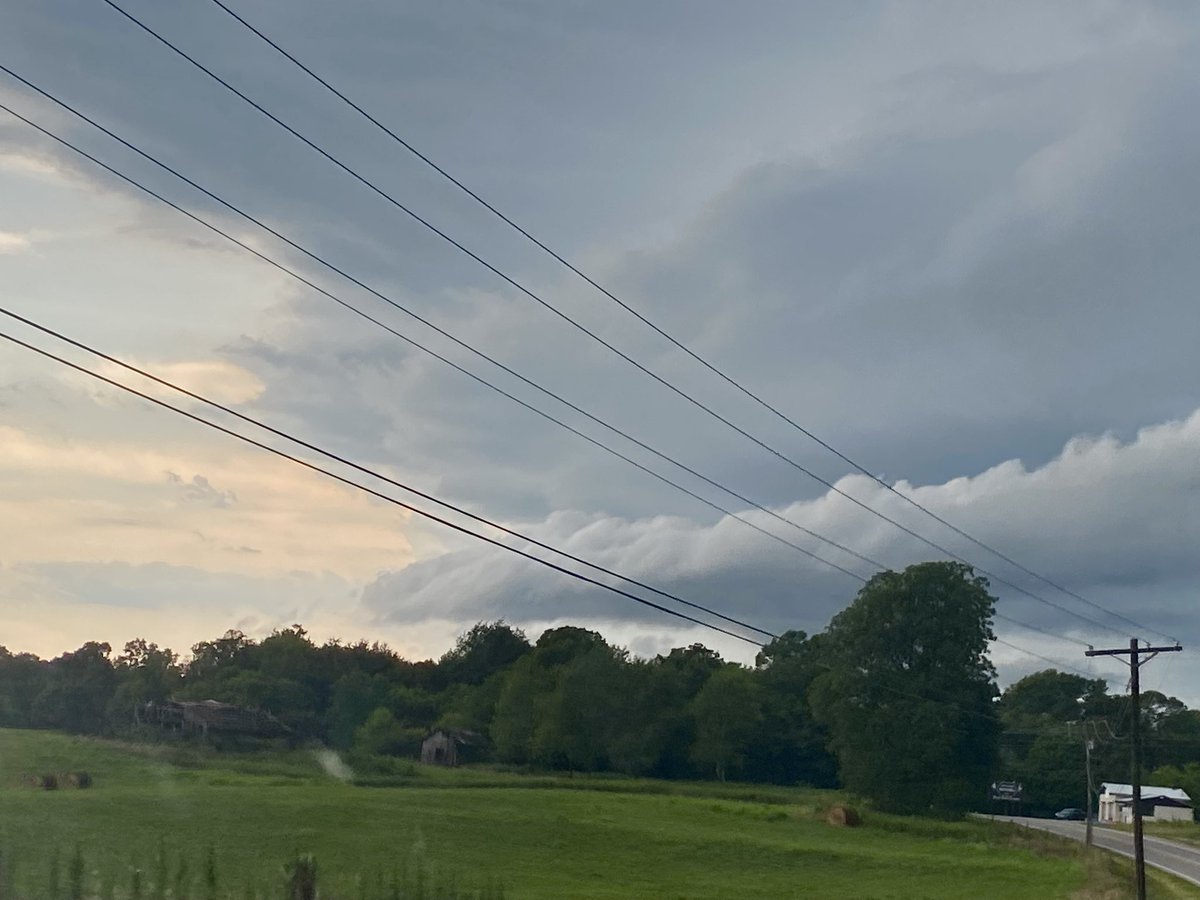 3262dana's tweet photo. Cloud looking pretty dark in Lyles Tn @WeatherGeeks @NC5_BreeSmith @NC5_LelanStatom @HickmanWXStns https://t.co/z0lDvavIiv
