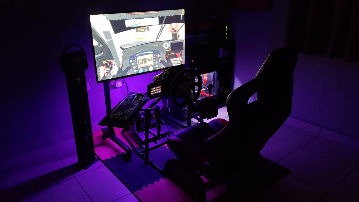 PRODForza4AMG's tweet photo. In the office :) https://t.co/FDclDC4k5K